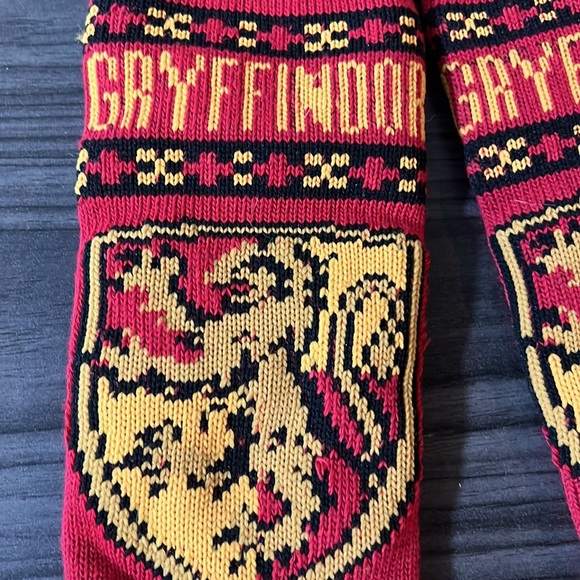 Harry potter house of Gryffindor socks - Picture 2 of 5